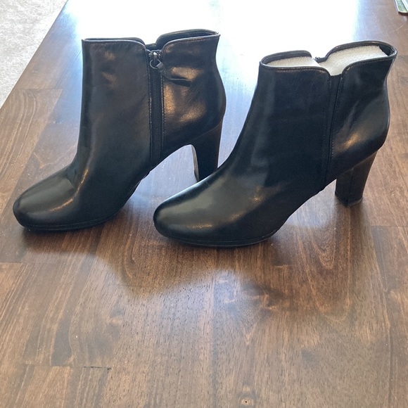 Ralph Lauren Women’s size 11 Marcy heeled booties excellent used condition - Picture 3 of 13